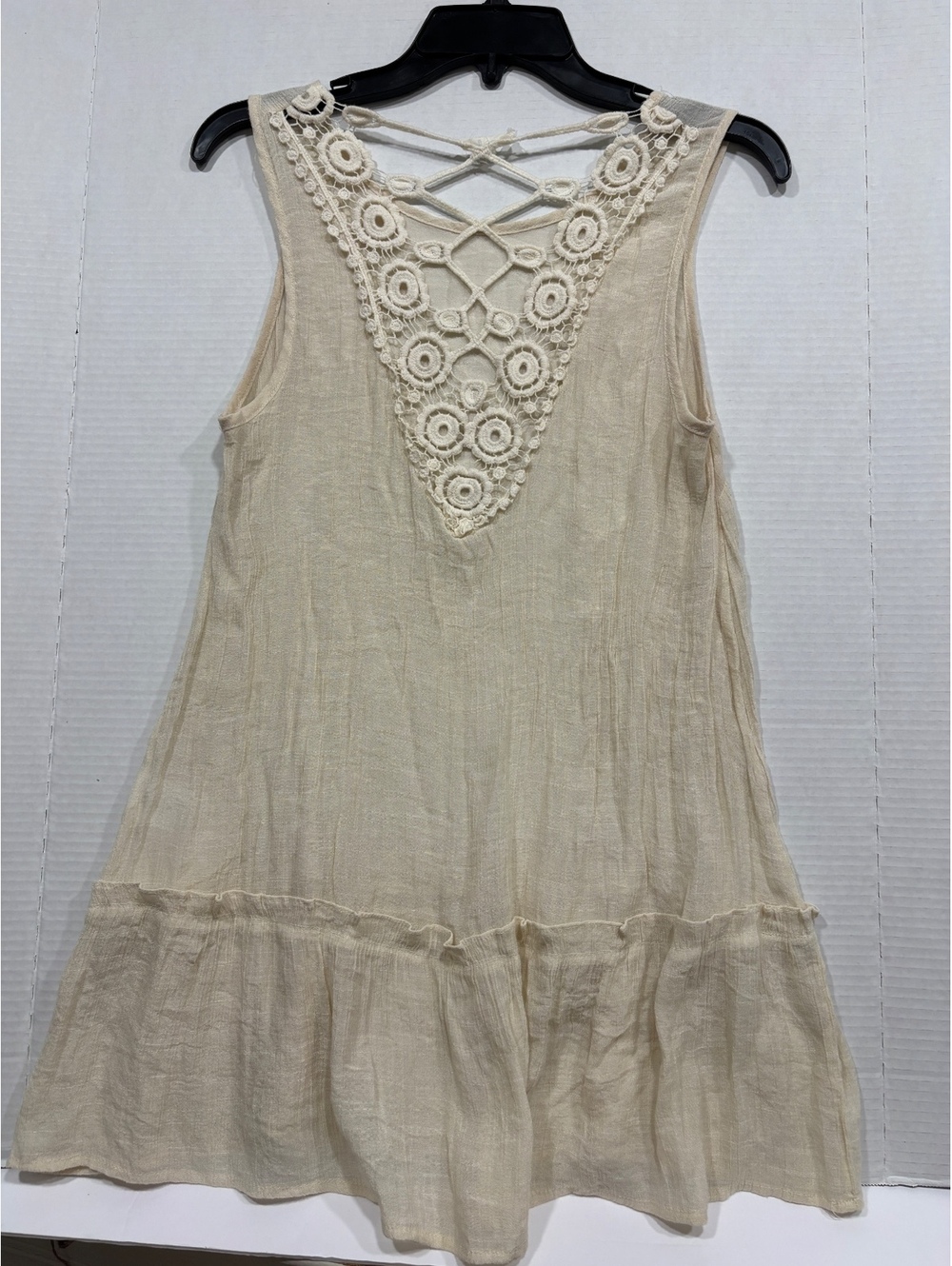 Easel cream sleeveless crochet back top M